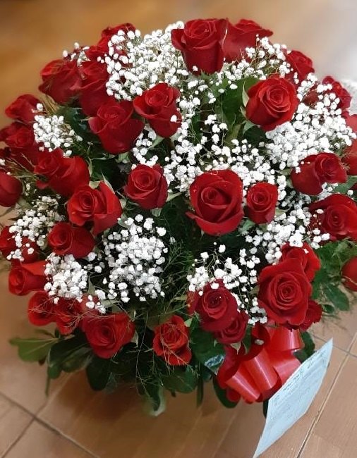 Envio y venta de flores ,rosas, plantas,arreglos florales ,regalos y desayunos a domicilio con delivery gratis en la Ciudad Autonoma de Buenos Aires y con costo de env�o en localidades del Gran Buenos Aires asi como delivery de flores y plantas a trav�s de florerias asociadas en todas las provincias de la Argentina, Buenos Aires, la Pampa, Tucuman, La Rioja, R�o Negro, Entre Rios, Corrientes, Misiones, Neuquen, Chubut, Tierra del Fuego, Santa Cruz, San Luis, Mendoza, Cordoba, Jujuy, Formosa, Santiago del Estero, Salta, Chaco, Catamarca ,San Juan, y ademas realizamos el delivery de flores ,coronas,palmas , plantas y regalos a todas las ciudades de Argentina, Mar del Plata, C�rdoba, Buenos Aires, con cargo en Santa Rosa, La Plata, Bella Vista, Neuquen, Pilar, Paran�, Posadas, Resistencia, Cipolleti y mas de 300 ciudades y localidades en todo el territorio de nuestro pa�s, asi como tambien tenemos la posibilidad de enviar flores a casi todo el mundo en cuestion de horas